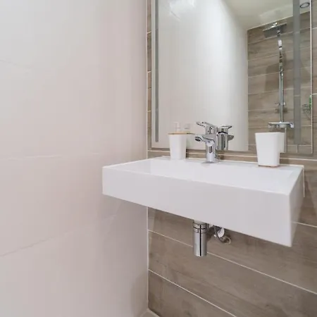 Old Town Renovated 2br Near Beaches & Cours Saleya Διαμέρισμα *