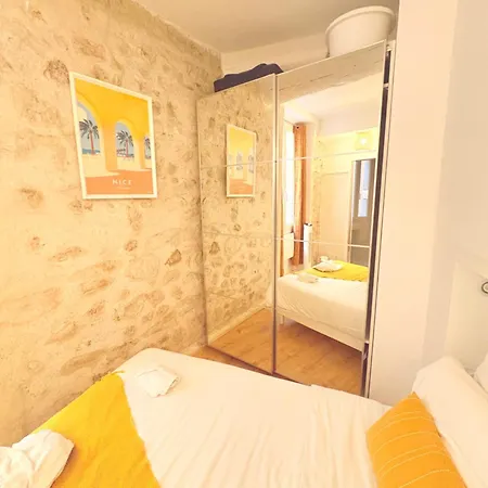Old Town Renovated 2br Near Beaches & Cours Saleya ニース