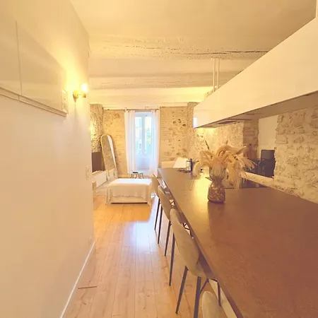 Old Town Renovated 2br Near Beaches & Cours Saleya アパート *
